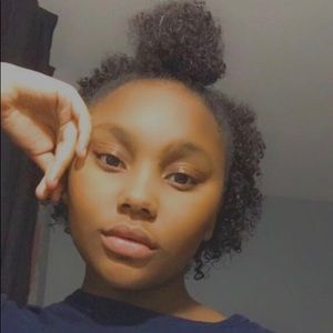 Meet your Posher, Aya